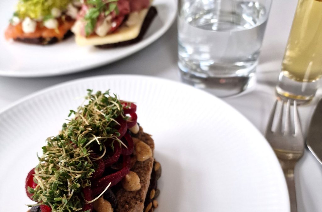 Smørrebrød hos Niels Bugges Kro ved Hald Sø ved Viborg